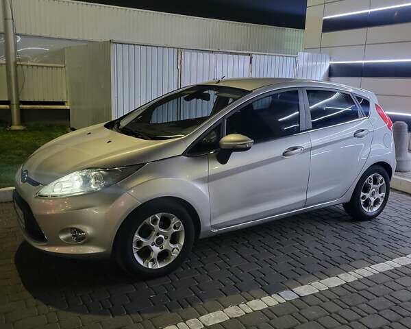 Сірий Форд Фієста, об'ємом двигуна 1.4 л та пробігом 172 тис. км за 6500 $, фото 1 на Automoto.ua