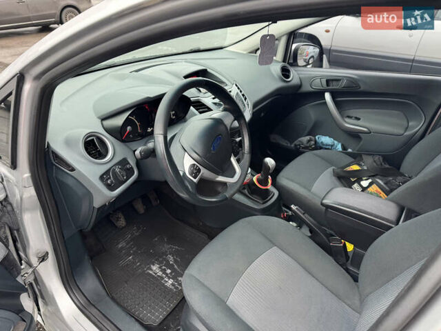 Серый Форд Фиеста, объемом двигателя 1.25 л и пробегом 99 тыс. км за 5200 $, фото 16 на Automoto.ua