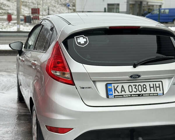 Серый Форд Фиеста, объемом двигателя 1.25 л и пробегом 99 тыс. км за 5200 $, фото 5 на Automoto.ua