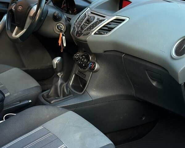 Серый Форд Фиеста, объемом двигателя 1.6 л и пробегом 370 тыс. км за 5500 $, фото 14 на Automoto.ua