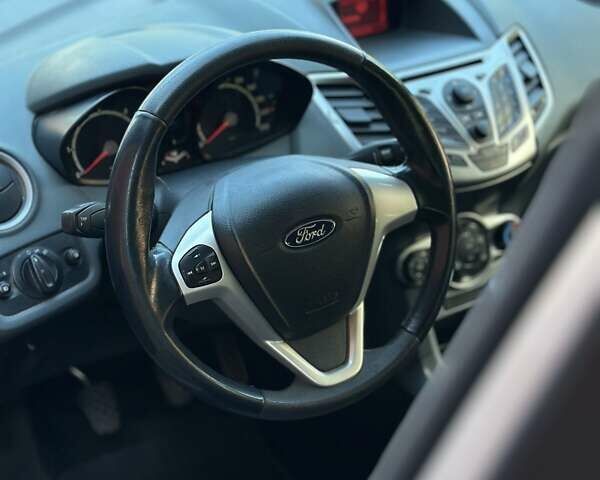 Серый Форд Фиеста, объемом двигателя 1.6 л и пробегом 370 тыс. км за 5500 $, фото 16 на Automoto.ua