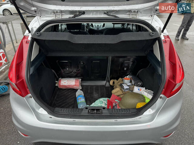Серый Форд Фиеста, объемом двигателя 1.25 л и пробегом 99 тыс. км за 5200 $, фото 12 на Automoto.ua