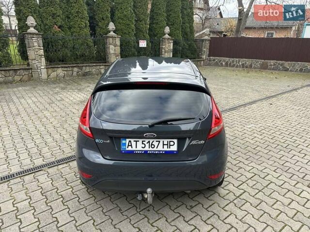 Серый Форд Фиеста, объемом двигателя 1.6 л и пробегом 239 тыс. км за 5250 $, фото 12 на Automoto.ua