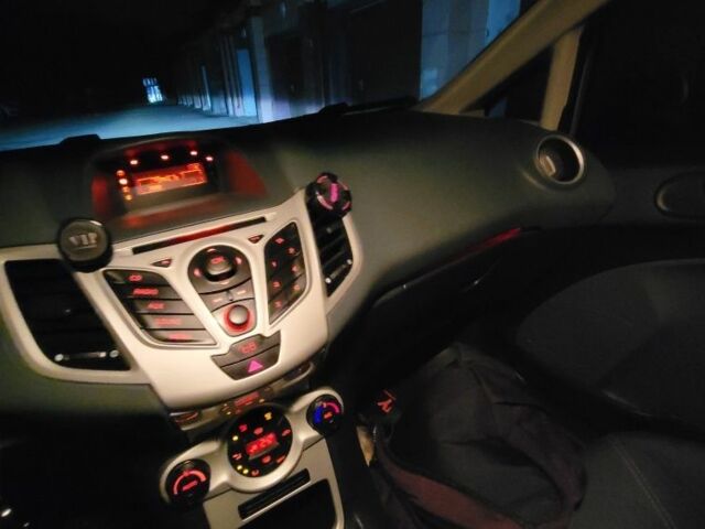 Серый Форд Фиеста, объемом двигателя 1.4 л и пробегом 172 тыс. км за 6500 $, фото 8 на Automoto.ua