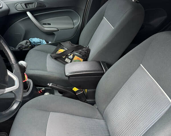 Серый Форд Фиеста, объемом двигателя 1.25 л и пробегом 99 тыс. км за 5200 $, фото 17 на Automoto.ua