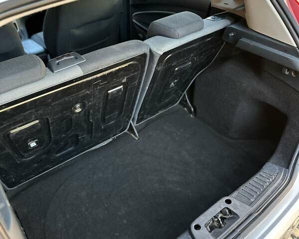 Серый Форд Фиеста, объемом двигателя 1.6 л и пробегом 370 тыс. км за 5500 $, фото 13 на Automoto.ua