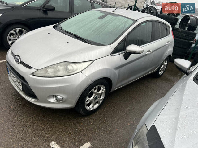 Серый Форд Фиеста, объемом двигателя 1.39 л и пробегом 170 тыс. км за 6850 $, фото 9 на Automoto.ua