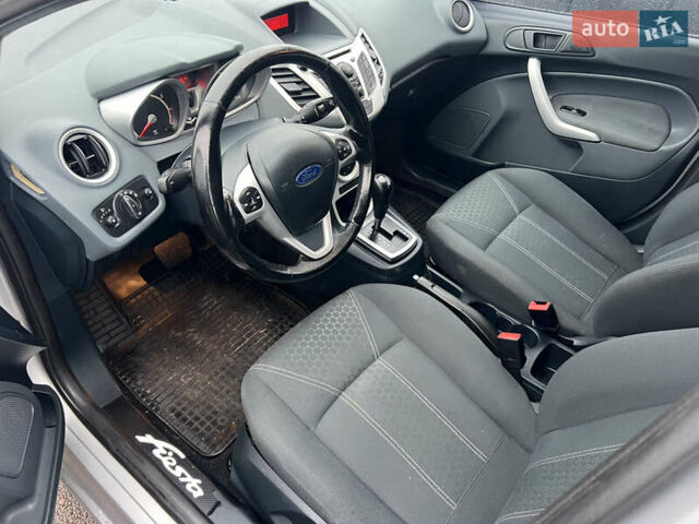 Серый Форд Фиеста, объемом двигателя 1.39 л и пробегом 170 тыс. км за 6850 $, фото 12 на Automoto.ua