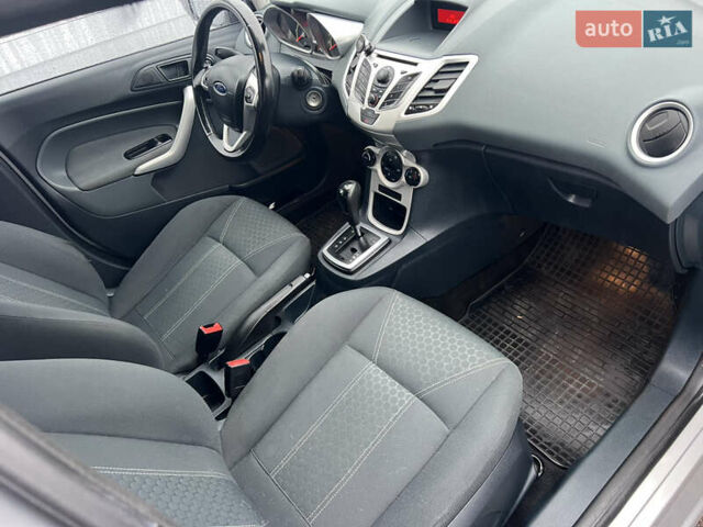 Серый Форд Фиеста, объемом двигателя 1.39 л и пробегом 170 тыс. км за 6850 $, фото 5 на Automoto.ua