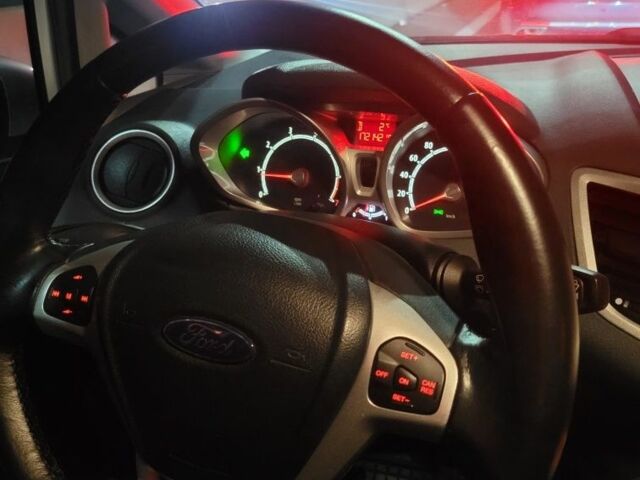 Серый Форд Фиеста, объемом двигателя 1.4 л и пробегом 172 тыс. км за 6500 $, фото 10 на Automoto.ua