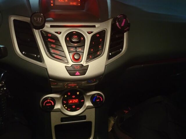 Серый Форд Фиеста, объемом двигателя 1.4 л и пробегом 172 тыс. км за 6500 $, фото 6 на Automoto.ua