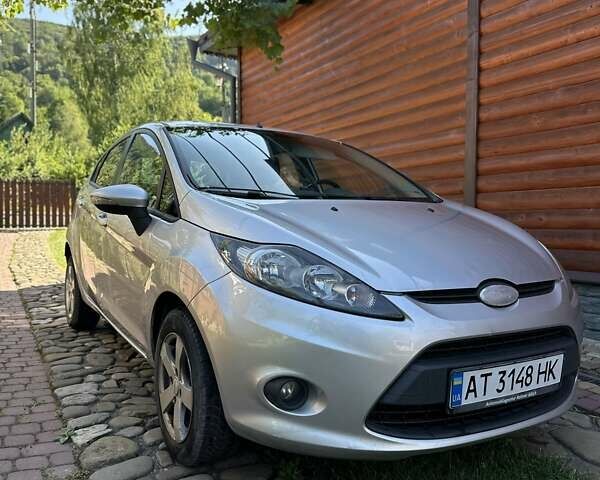 Серый Форд Фиеста, объемом двигателя 1.6 л и пробегом 370 тыс. км за 5500 $, фото 10 на Automoto.ua