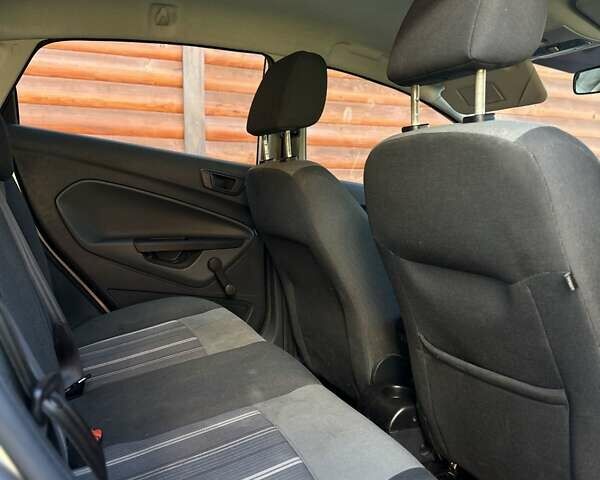 Серый Форд Фиеста, объемом двигателя 1.6 л и пробегом 370 тыс. км за 5500 $, фото 12 на Automoto.ua