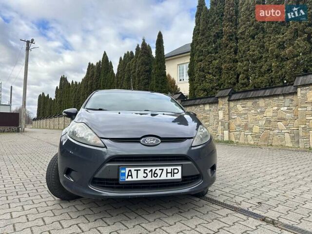 Серый Форд Фиеста, объемом двигателя 1.6 л и пробегом 239 тыс. км за 5250 $, фото 2 на Automoto.ua