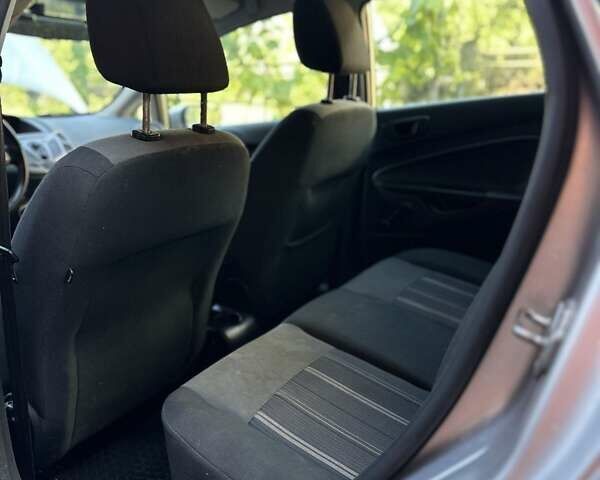 Серый Форд Фиеста, объемом двигателя 1.6 л и пробегом 370 тыс. км за 5500 $, фото 23 на Automoto.ua