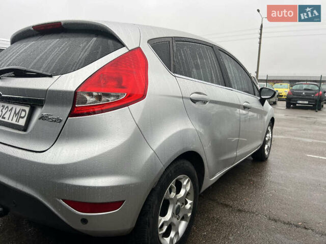 Серый Форд Фиеста, объемом двигателя 1.39 л и пробегом 170 тыс. км за 6850 $, фото 1 на Automoto.ua