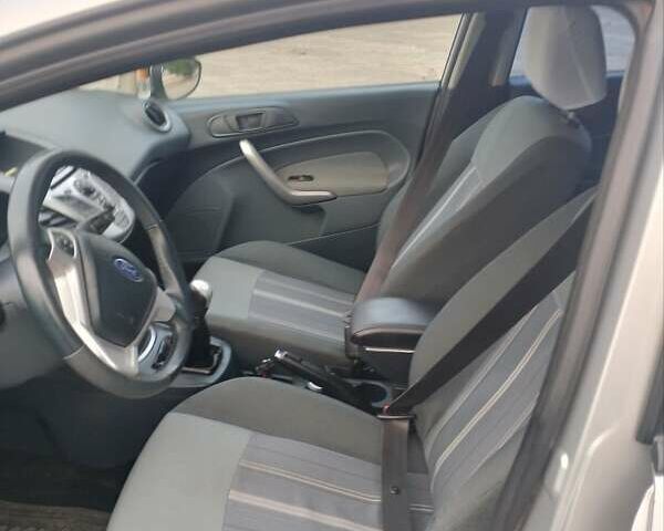 Сірий Форд Фієста, об'ємом двигуна 1.24 л та пробігом 183 тис. км за 5700 $, фото 1 на Automoto.ua