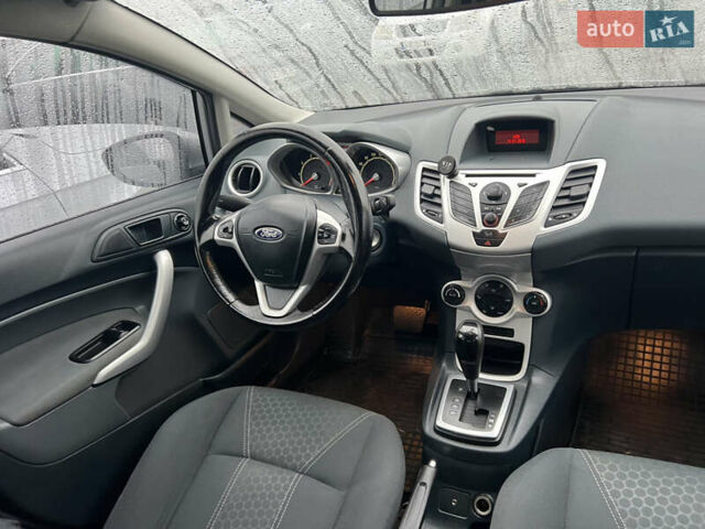 Серый Форд Фиеста, объемом двигателя 1.39 л и пробегом 170 тыс. км за 6850 $, фото 2 на Automoto.ua