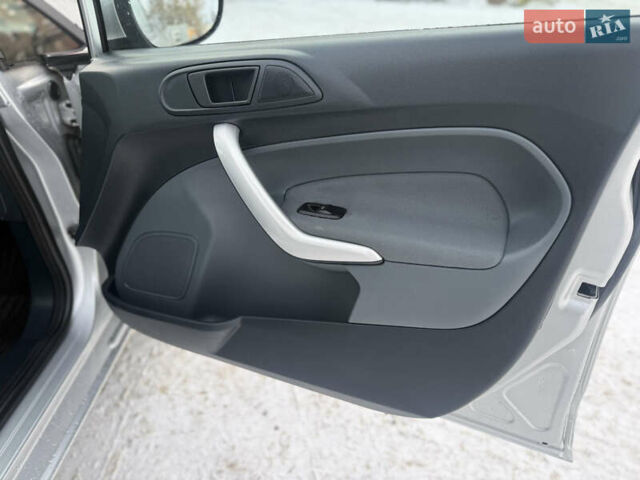 Сірий Форд Фієста, об'ємом двигуна 1.3 л та пробігом 188 тис. км за 6300 $, фото 40 на Automoto.ua