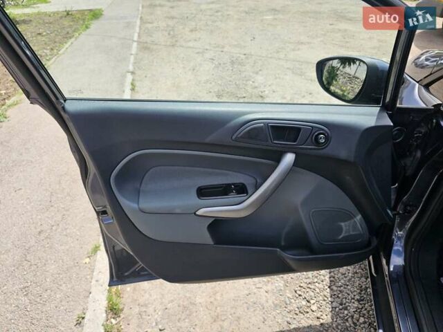 Сірий Форд Фієста, об'ємом двигуна 1.25 л та пробігом 69 тис. км за 5700 $, фото 8 на Automoto.ua