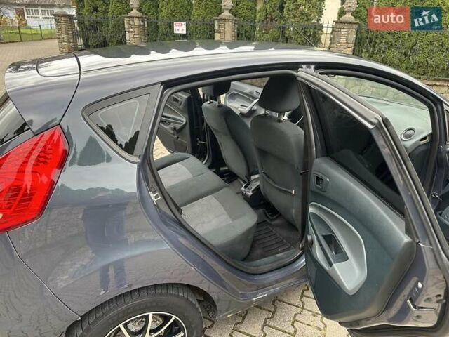 Серый Форд Фиеста, объемом двигателя 1.6 л и пробегом 239 тыс. км за 5250 $, фото 5 на Automoto.ua