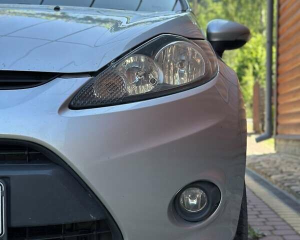 Серый Форд Фиеста, объемом двигателя 1.6 л и пробегом 370 тыс. км за 5500 $, фото 7 на Automoto.ua