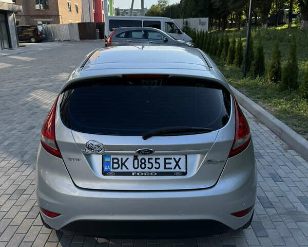 Сірий Форд Фієста, об'ємом двигуна 1.24 л та пробігом 219 тис. км за 5399 $, фото 7 на Automoto.ua