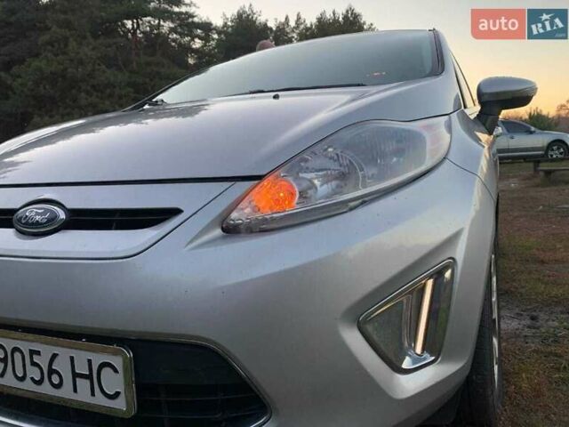 Сірий Форд Фієста, об'ємом двигуна 1.6 л та пробігом 230 тис. км за 7500 $, фото 1 на Automoto.ua