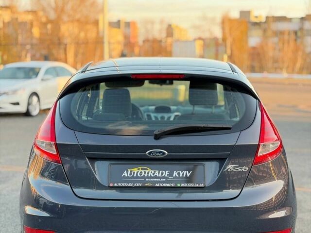 Серый Форд Фиеста, объемом двигателя 0 л и пробегом 135 тыс. км за 4950 $, фото 5 на Automoto.ua