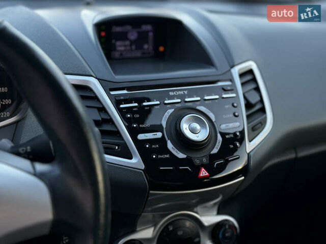 Сірий Форд Фієста, об'ємом двигуна 1.25 л та пробігом 98 тис. км за 5600 $, фото 26 на Automoto.ua