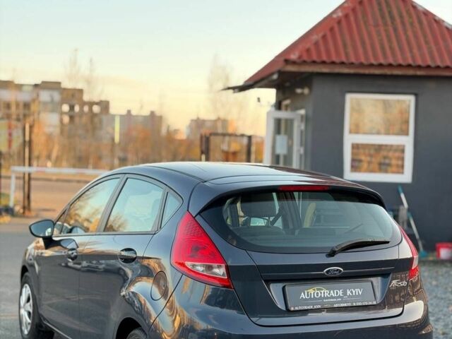 Серый Форд Фиеста, объемом двигателя 0 л и пробегом 135 тыс. км за 4950 $, фото 4 на Automoto.ua