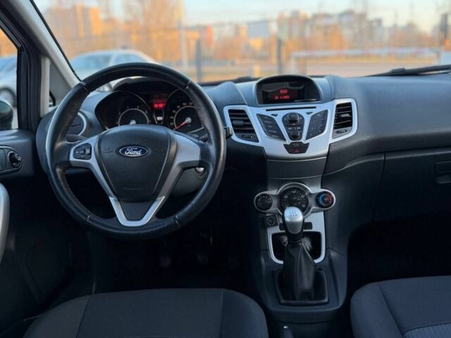 Серый Форд Фиеста, объемом двигателя 0 л и пробегом 135 тыс. км за 4950 $, фото 8 на Automoto.ua