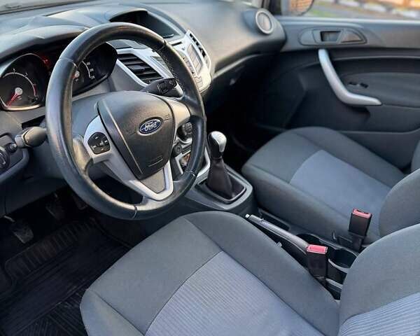 Серый Форд Фиеста, объемом двигателя 1.24 л и пробегом 135 тыс. км за 4999 $, фото 8 на Automoto.ua