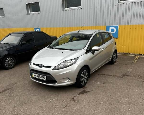 Серый Форд Фиеста, объемом двигателя 1.25 л и пробегом 149 тыс. км за 5300 $, фото 2 на Automoto.ua