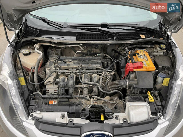 Серый Форд Фиеста, объемом двигателя 1.24 л и пробегом 128 тыс. км за 6500 $, фото 15 на Automoto.ua