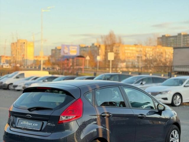 Серый Форд Фиеста, объемом двигателя 0 л и пробегом 135 тыс. км за 4950 $, фото 3 на Automoto.ua