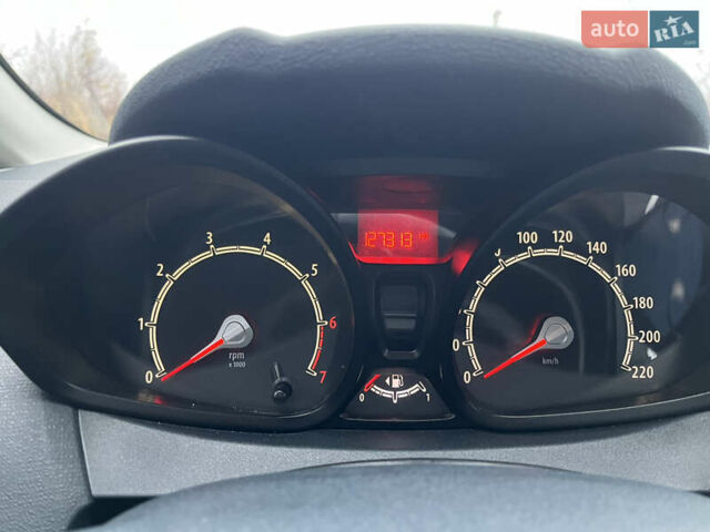 Серый Форд Фиеста, объемом двигателя 1.24 л и пробегом 128 тыс. км за 6500 $, фото 8 на Automoto.ua