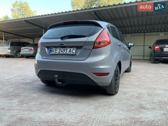 Серый Форд Фиеста, объемом двигателя 1.56 л и пробегом 160 тыс. км за 6800 $, фото 3 на Automoto.ua
