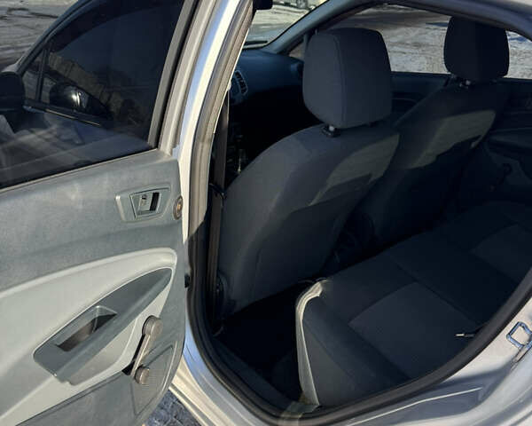 Сірий Форд Фієста, об'ємом двигуна 1.4 л та пробігом 136 тис. км за 7250 $, фото 11 на Automoto.ua