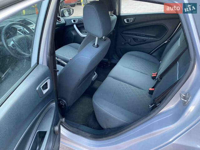 Серый Форд Фиеста, объемом двигателя 1.56 л и пробегом 160 тыс. км за 6800 $, фото 5 на Automoto.ua