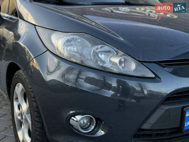 Сірий Форд Фієста, об'ємом двигуна 1.25 л та пробігом 98 тис. км за 5600 $, фото 5 на Automoto.ua