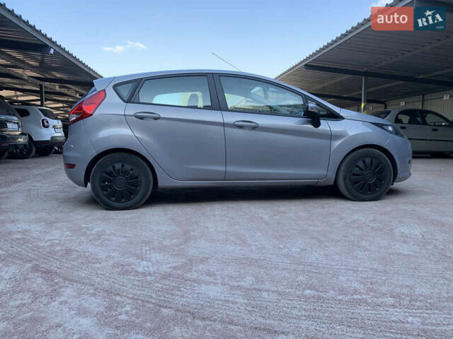 Серый Форд Фиеста, объемом двигателя 1.56 л и пробегом 160 тыс. км за 6800 $, фото 2 на Automoto.ua