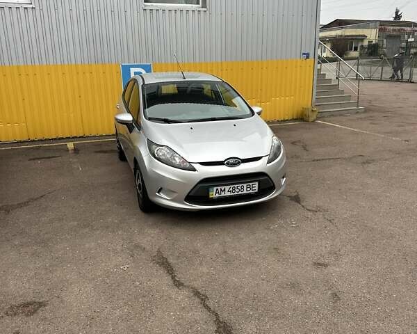 Серый Форд Фиеста, объемом двигателя 1.25 л и пробегом 149 тыс. км за 5300 $, фото 1 на Automoto.ua