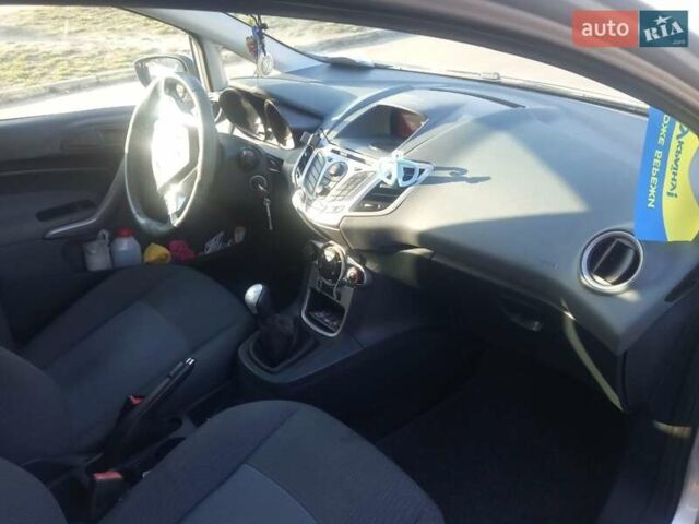 Сірий Форд Фієста, об'ємом двигуна 1.6 л та пробігом 187 тис. км за 5300 $, фото 3 на Automoto.ua