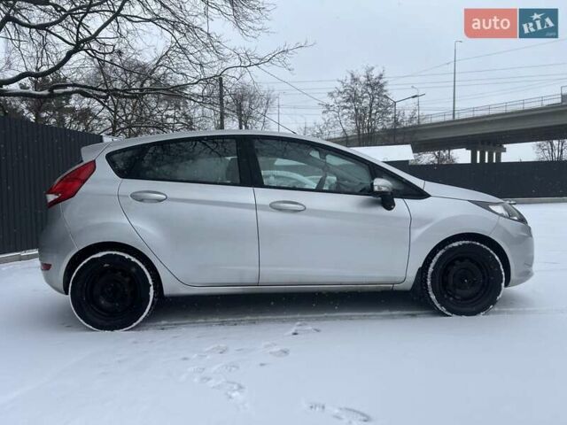 Серый Форд Фиеста, объемом двигателя 1.25 л и пробегом 201 тыс. км за 5200 $, фото 3 на Automoto.ua