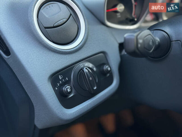 Сірий Форд Фієста, об'ємом двигуна 1.25 л та пробігом 98 тис. км за 5600 $, фото 25 на Automoto.ua
