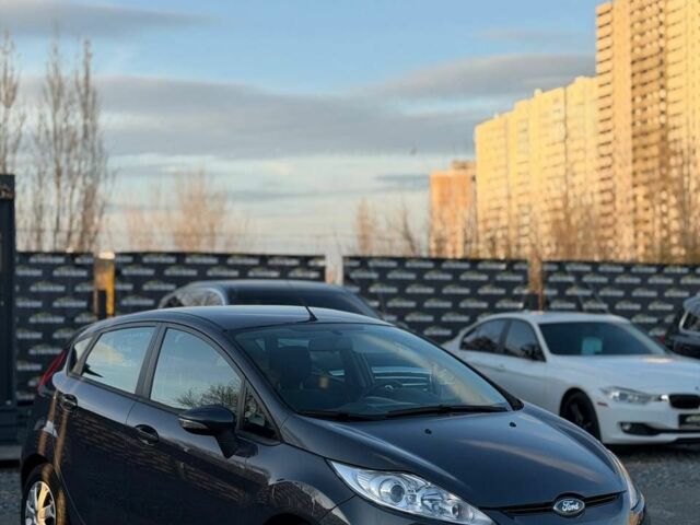 Серый Форд Фиеста, объемом двигателя 0 л и пробегом 135 тыс. км за 4950 $, фото 1 на Automoto.ua