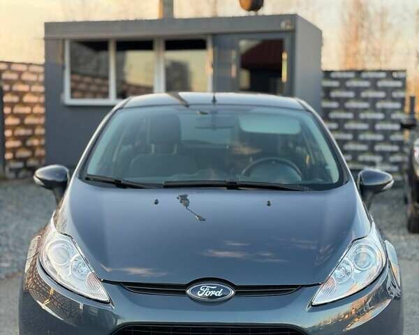 Серый Форд Фиеста, объемом двигателя 1.24 л и пробегом 135 тыс. км за 4999 $, фото 5 на Automoto.ua