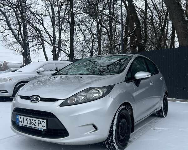 Серый Форд Фиеста, объемом двигателя 1.25 л и пробегом 201 тыс. км за 5200 $, фото 9 на Automoto.ua