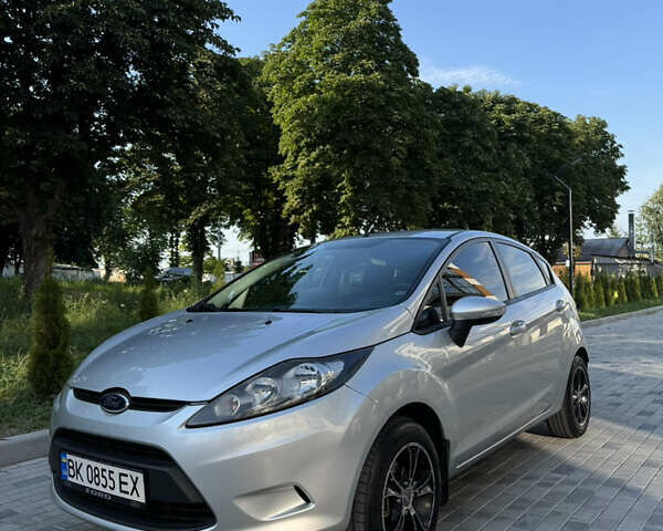 Сірий Форд Фієста, об'ємом двигуна 1.24 л та пробігом 219 тис. км за 5399 $, фото 10 на Automoto.ua